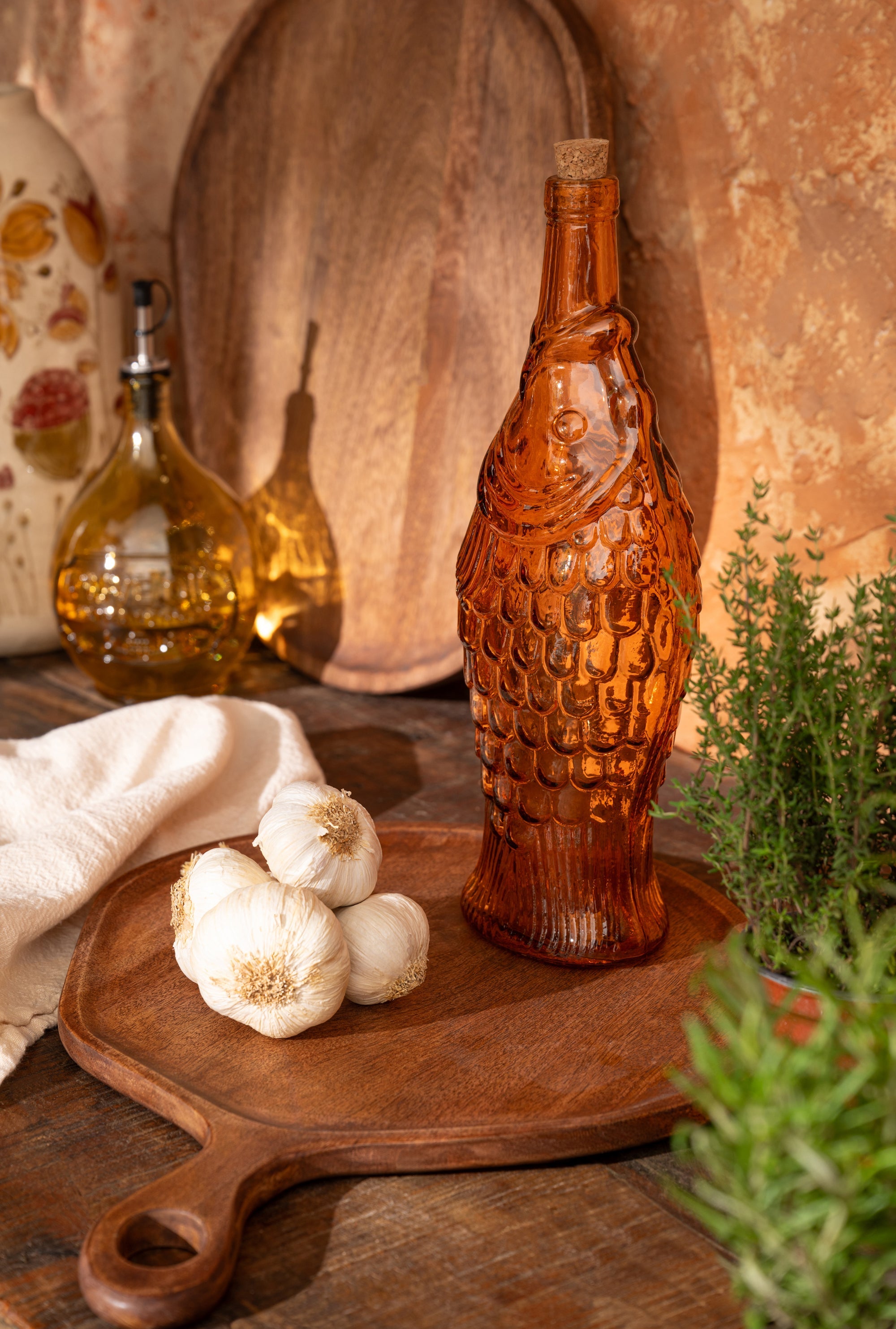 Bouteille décorative en forme de poisson ocre, idéal pour décoration intérieure.